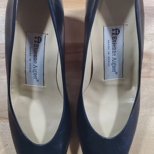 Etienne Aigner Women's shoes. Leather Mid cone size 5-1/2. Navy Blue.